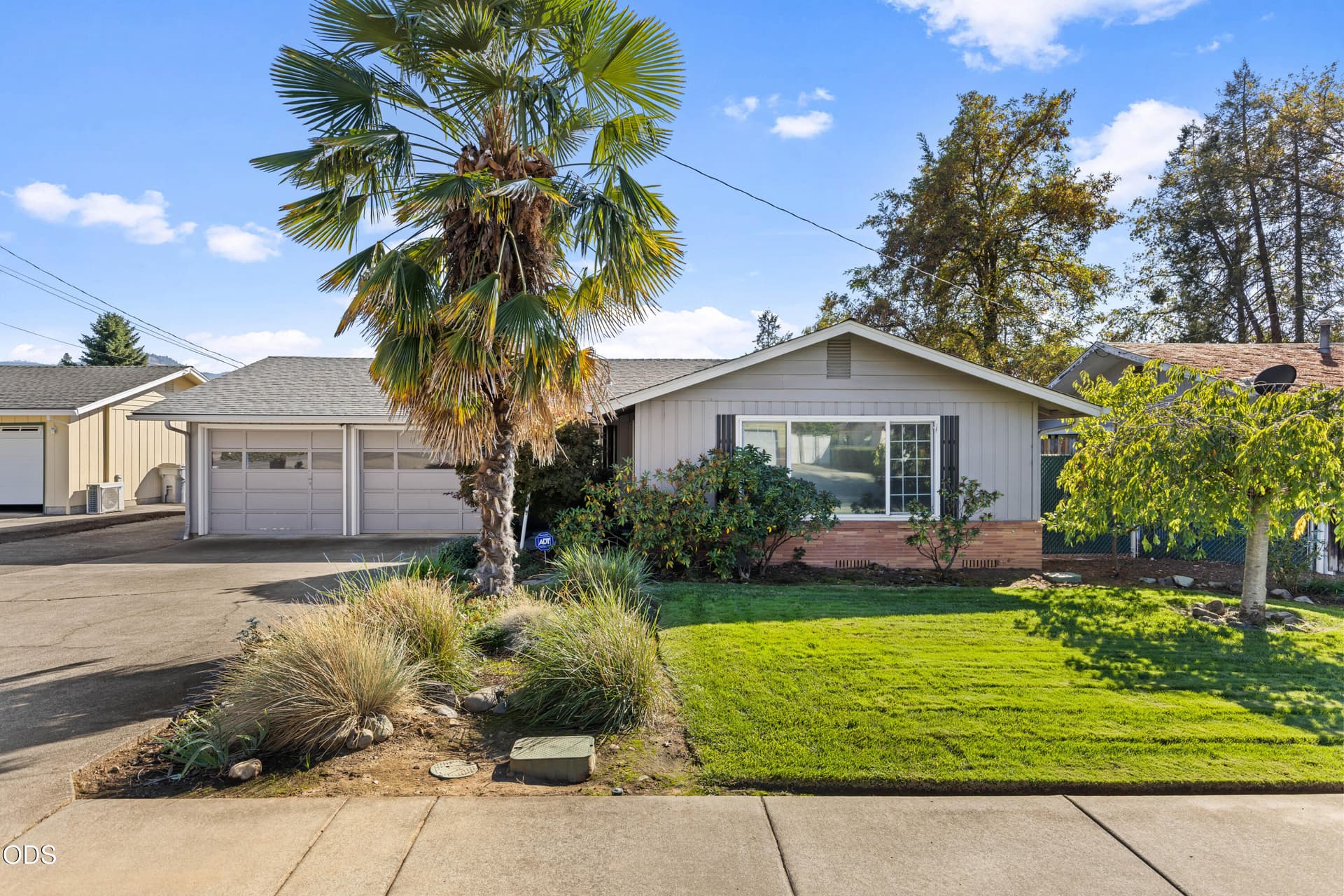 EP1A9479. Photo 1 of 36, 241 NE Savage Street, Grants Pass, OR 97526