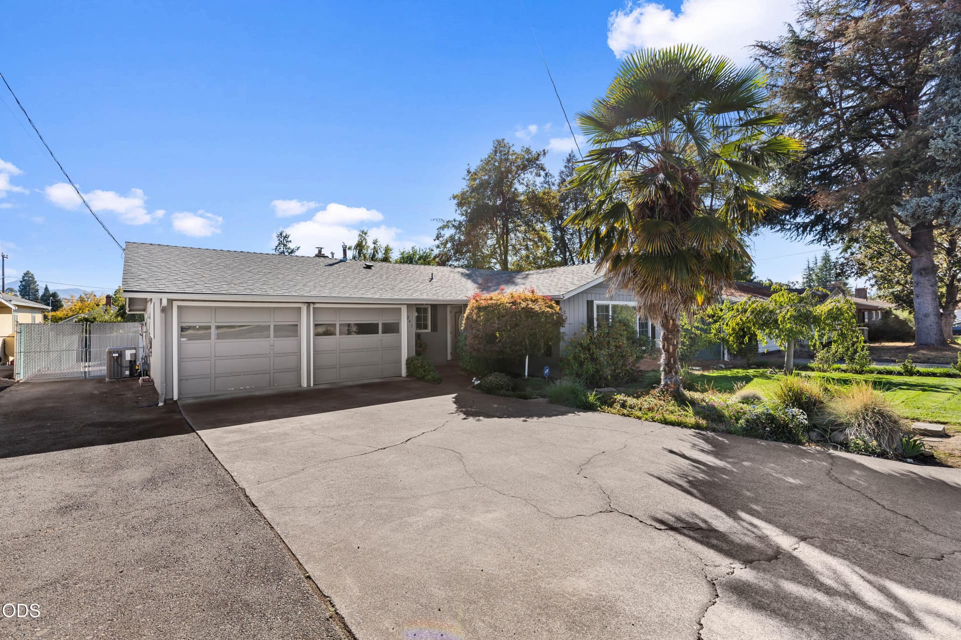 EP1A9485. Photo 3 of 36, 241 NE Savage Street, Grants Pass, OR 97526