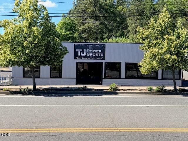 rr front 4. Photo 1 of 14, 785 Rogue River Highway, Grants Pass, OR 97527