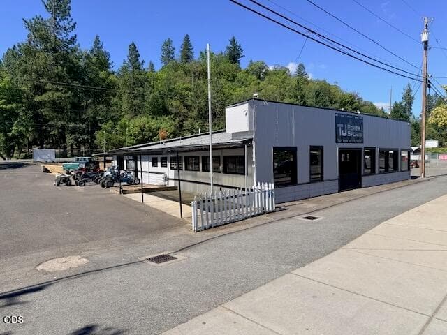 rr front 2. Photo 3 of 14, 785 Rogue River Highway, Grants Pass, OR 97527