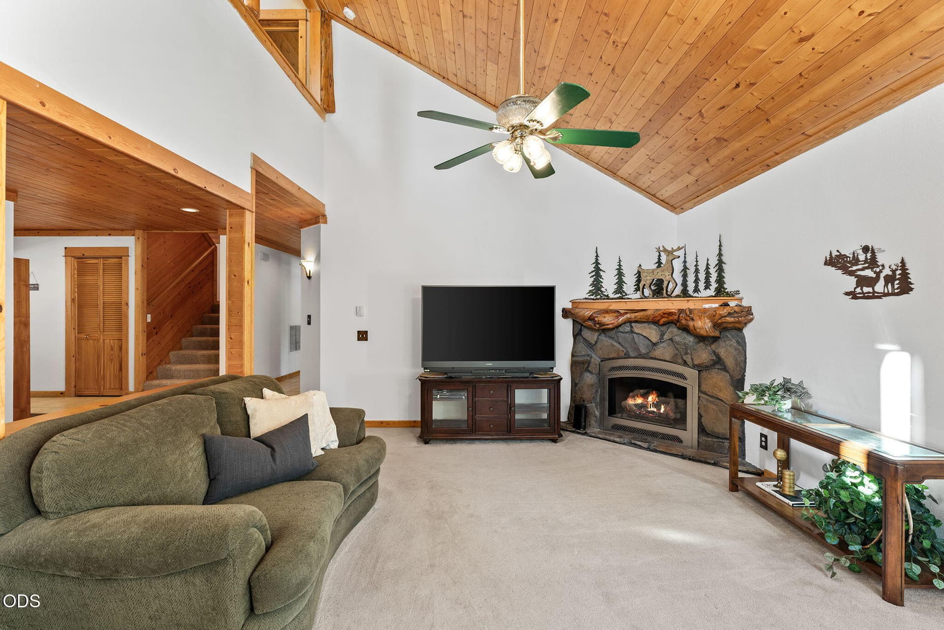 Living Room. Photo 2 of 50, 17171 Spring River Road, Bend, OR 97707
