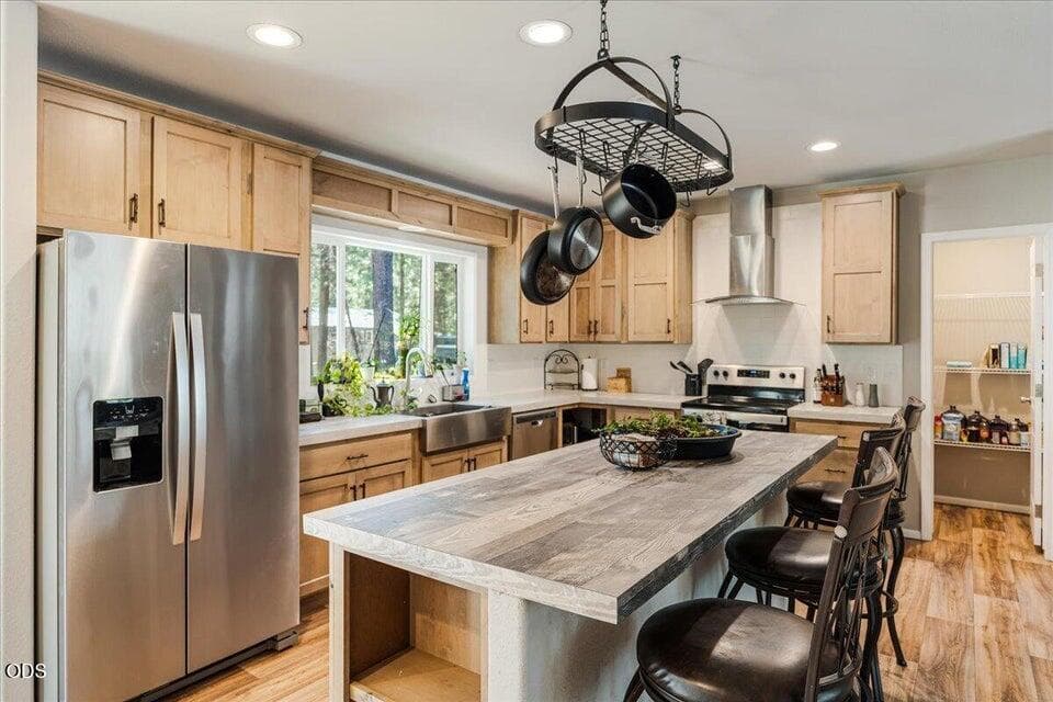 5. Photo 5 of 27, 56252 Comet Drive, Bend, OR 97707
