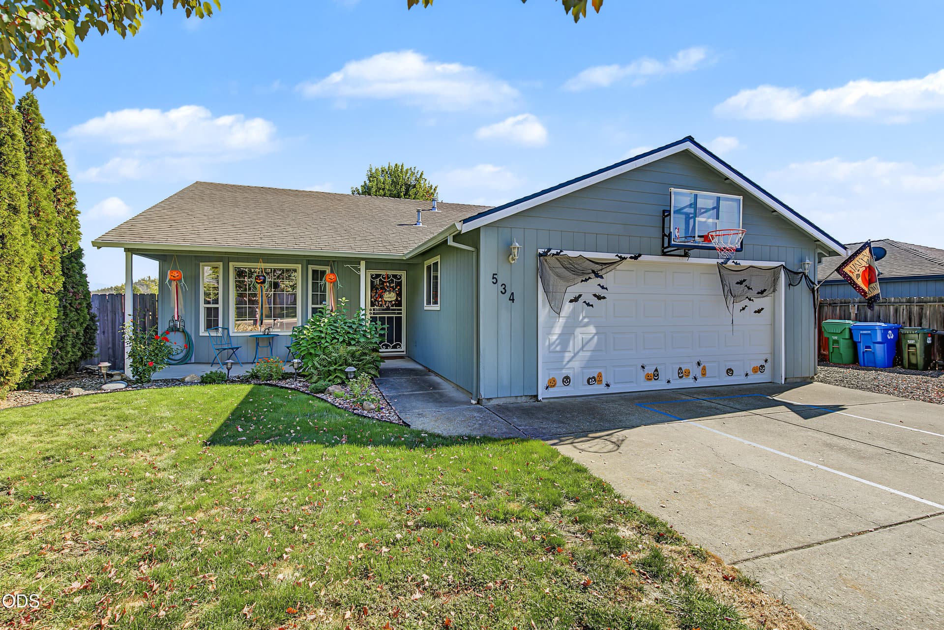 9R9A0050. Photo 1 of 32, 534 Westminster Drive, Eagle Point, OR 97524