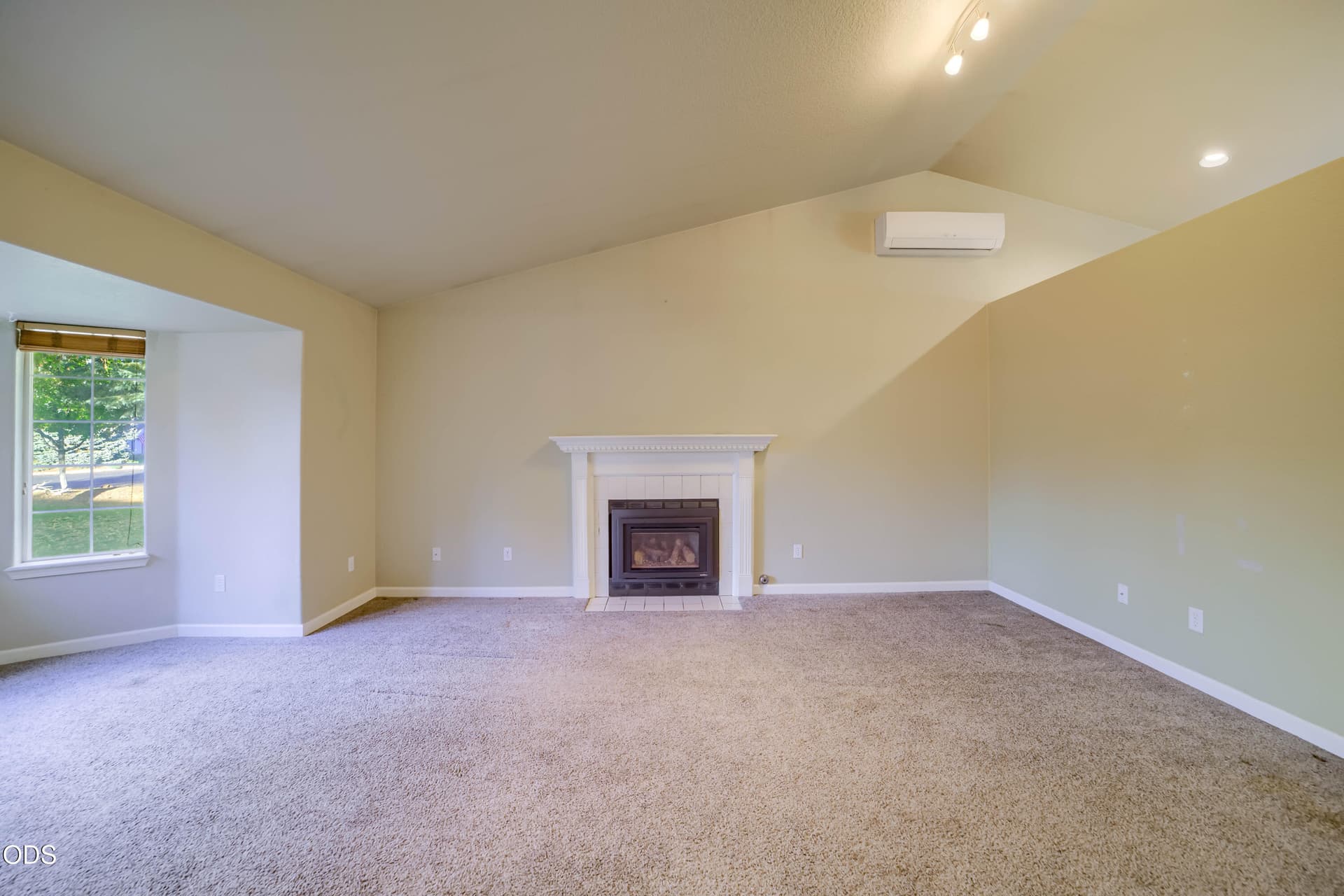 2120 NW Ivy Ave-2. Photo 3 of 38, 2120 NW Ivy Avenue, Redmond, OR 97756