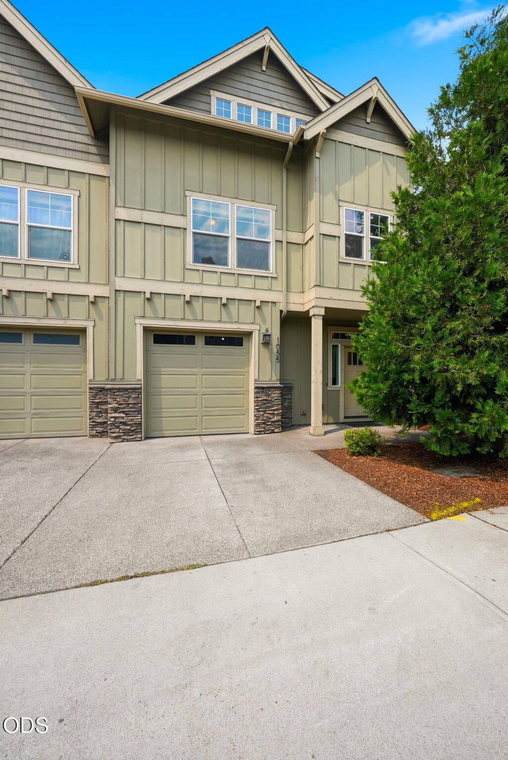 2-web-or-mls-Riley_Visuals-2. Photo 2 of 42, 1055 SE Leonel Lane, Bend, OR 97702