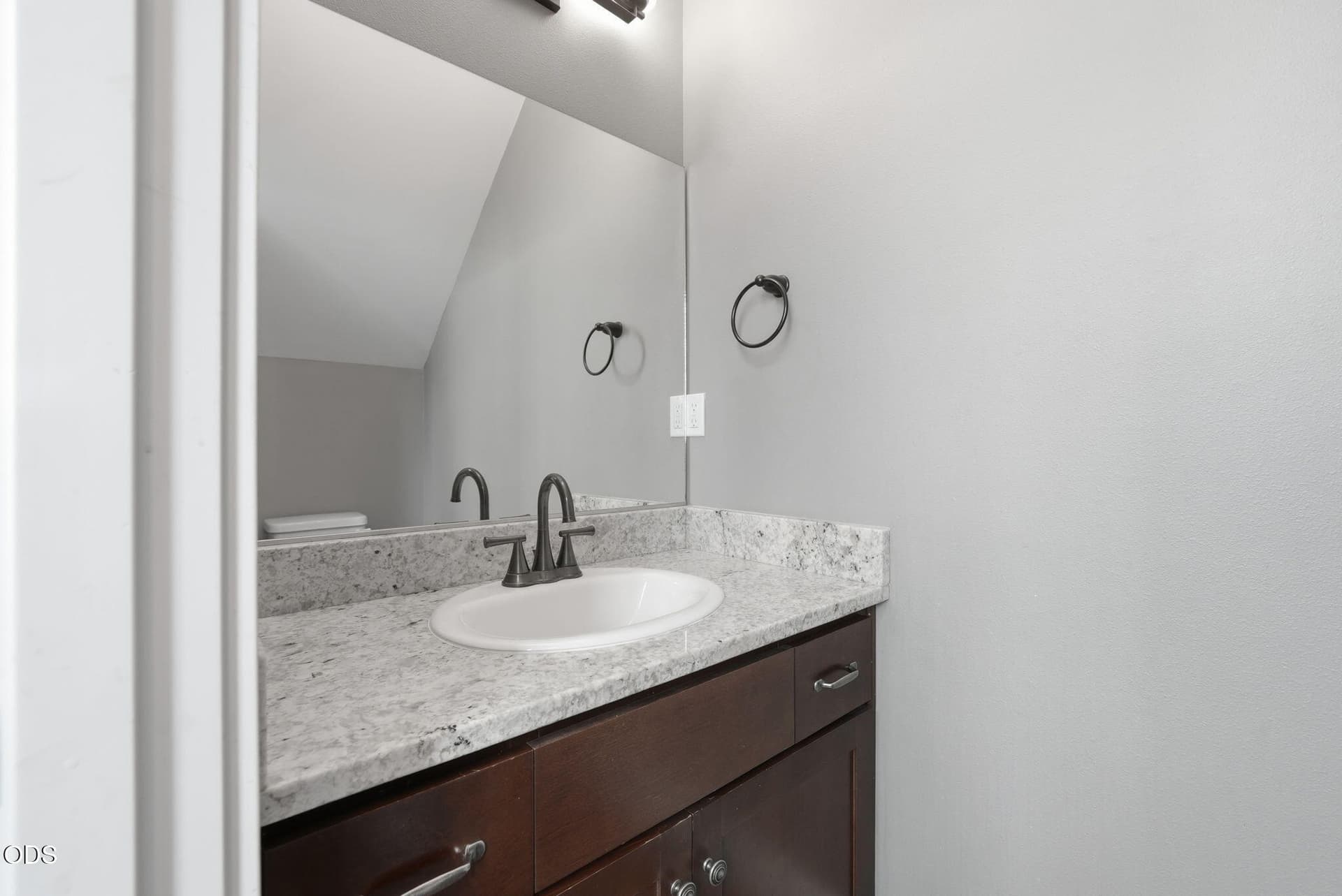 7-web-or-mls-Riley_Visuals-7. Photo 5 of 42, 1055 SE Leonel Lane, Bend, OR 97702