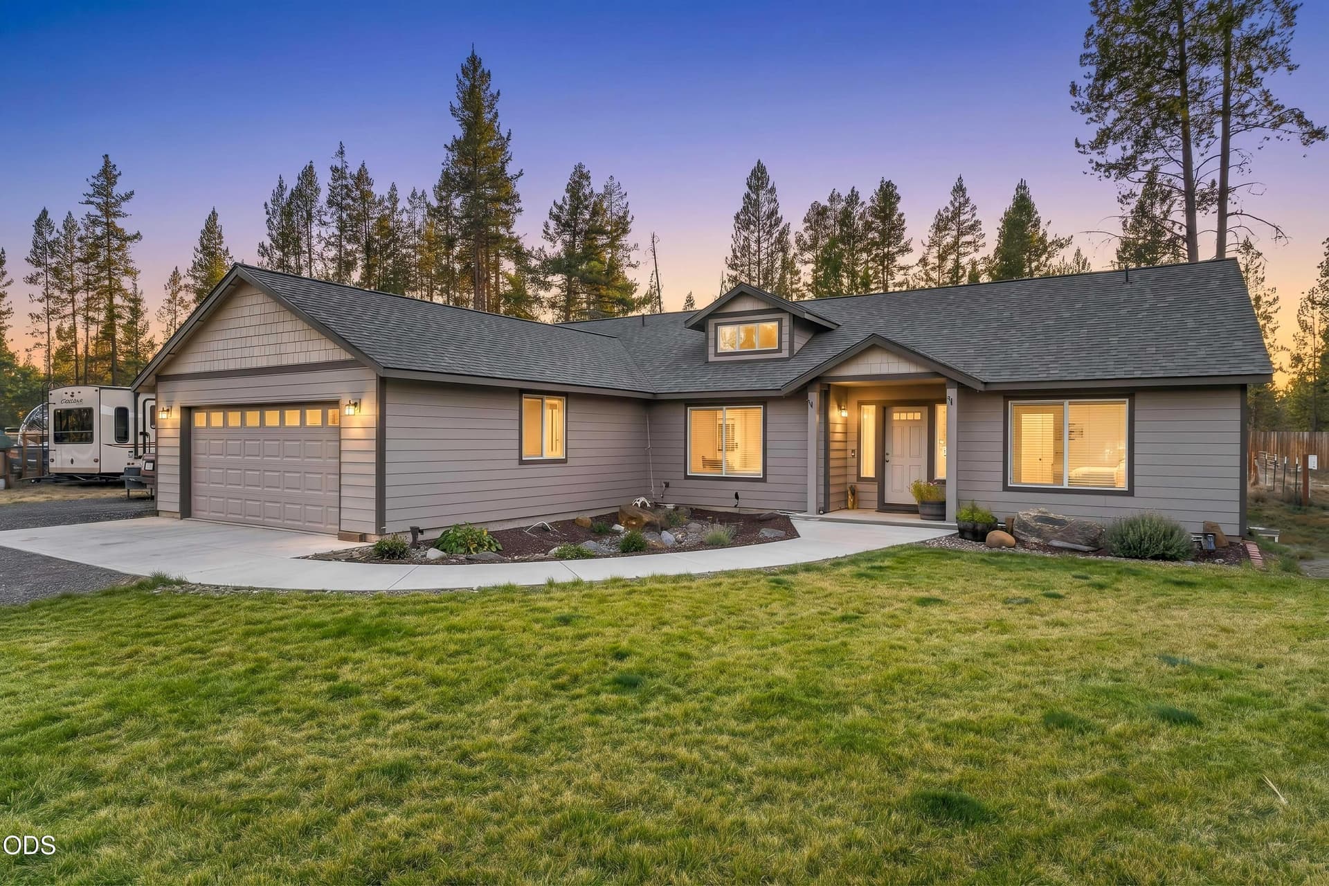 Front View. Photo 2 of 35, 53088 Loop Drive, La Pine, OR 97739