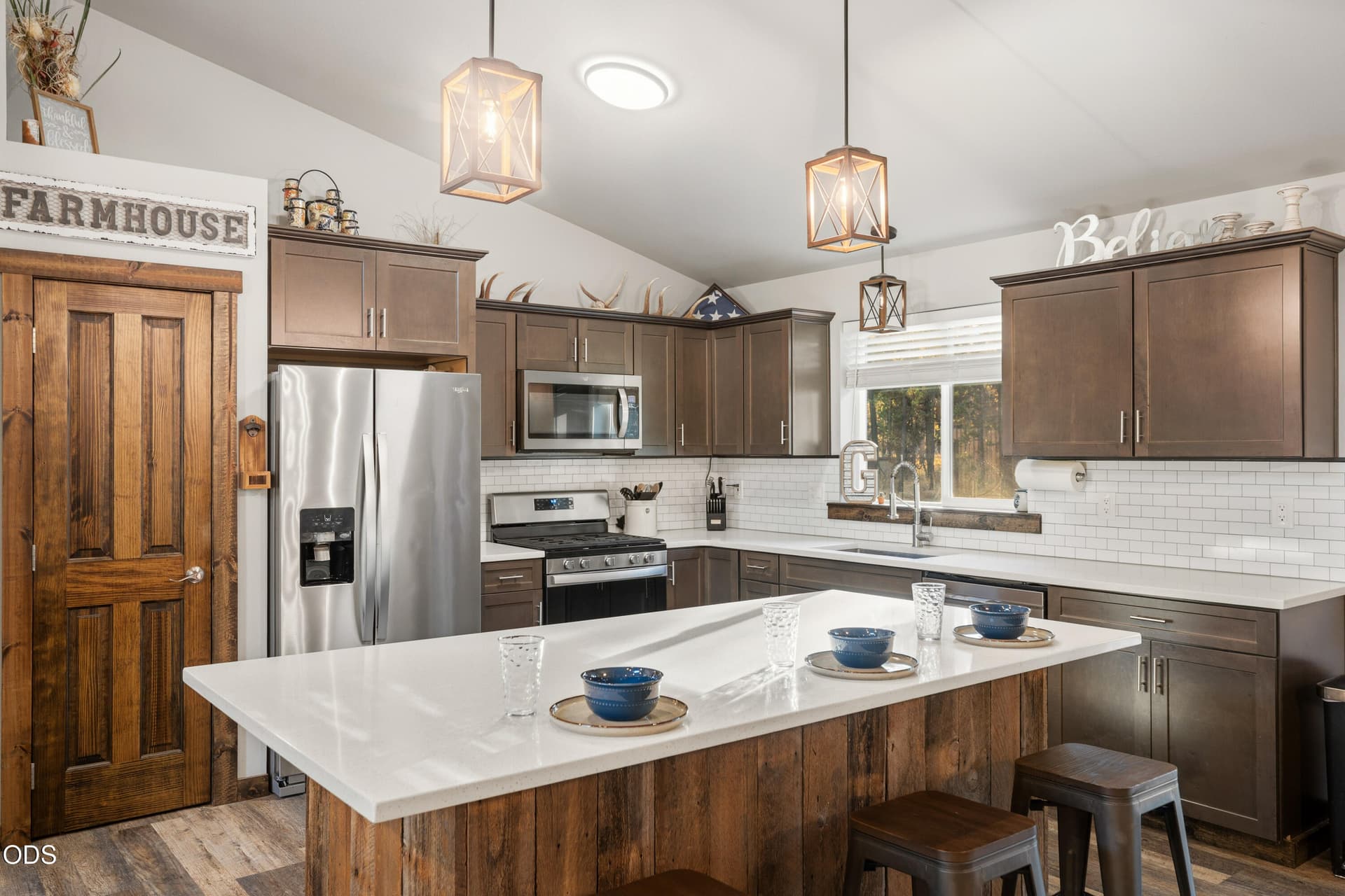 kitchen. Photo 5 of 35, 53088 Loop Drive, La Pine, OR 97739
