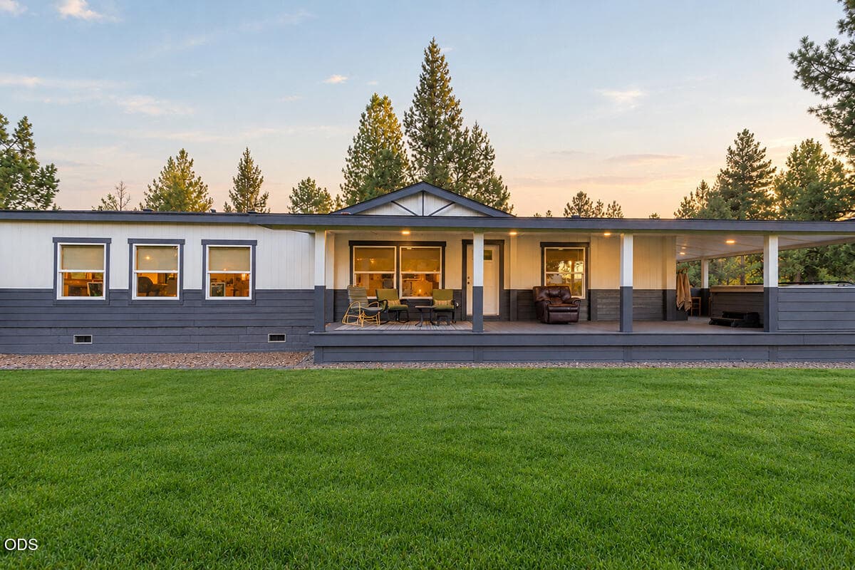 SideHouse. Photo 3 of 14, 65313 Saddle Drive, Bend, OR 97703