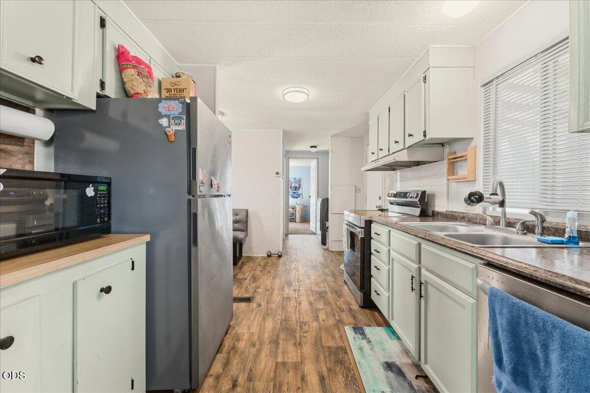 04-Kitchen. Photo 3 of 15, 380 W Gregory Road Unit UNIT 4, Central Point, OR 97502