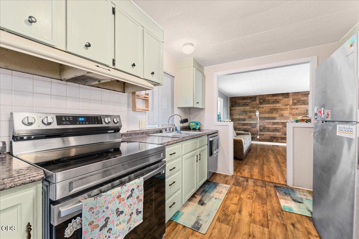 05-Kitchen Angle. Photo 2 of 15, 380 W Gregory Road Unit UNIT 4, Central Point, OR 97502