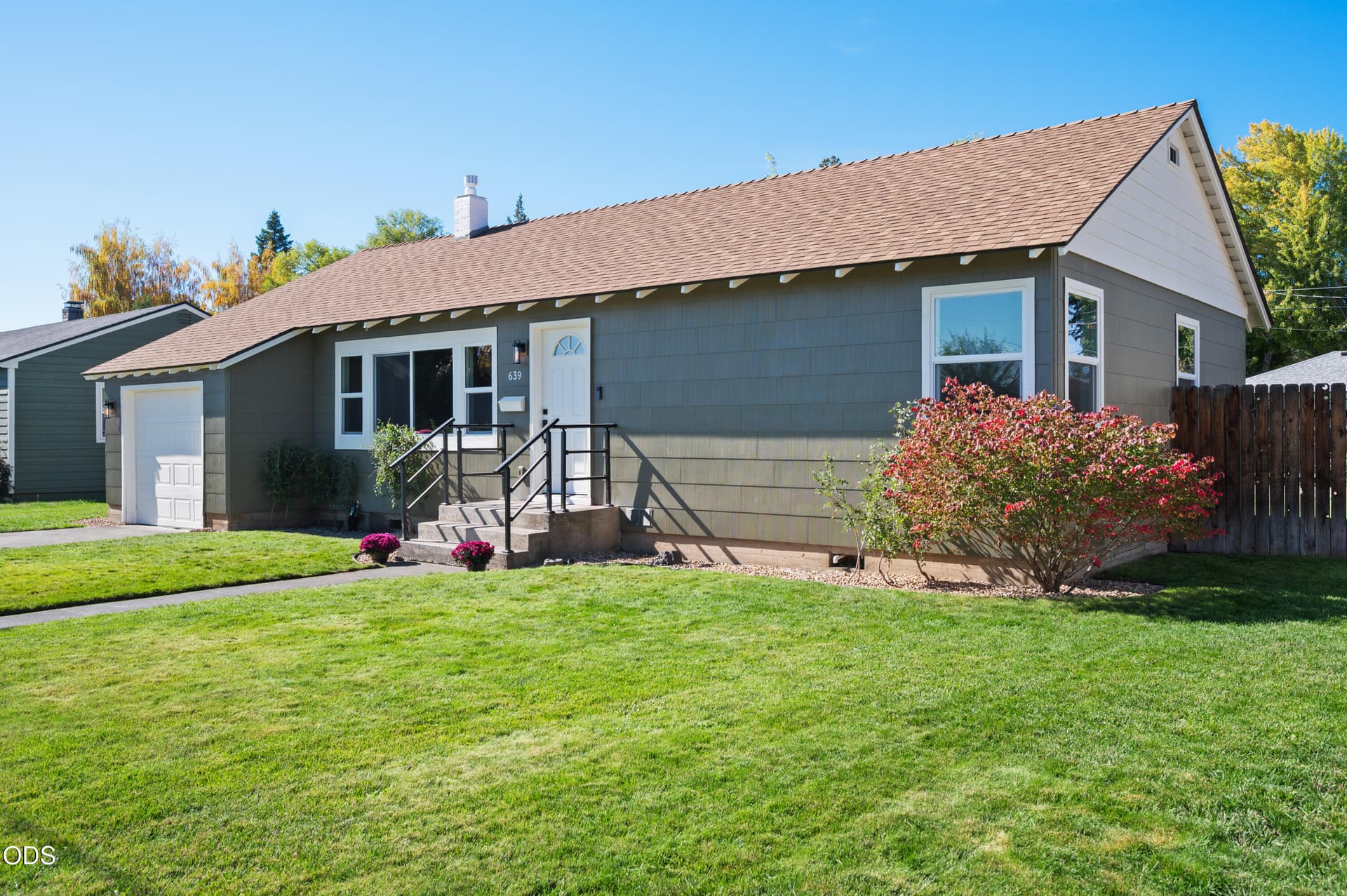 639NW8thSt-4. Photo 3 of 32, 639 NW 8th Street, Redmond, OR 97756