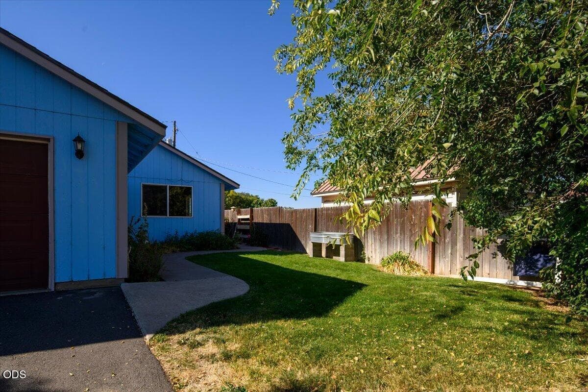02-817 2nd Avenue, Culver-2. Photo 2 of 35, 817 2nd Street, Culver, OR 97734