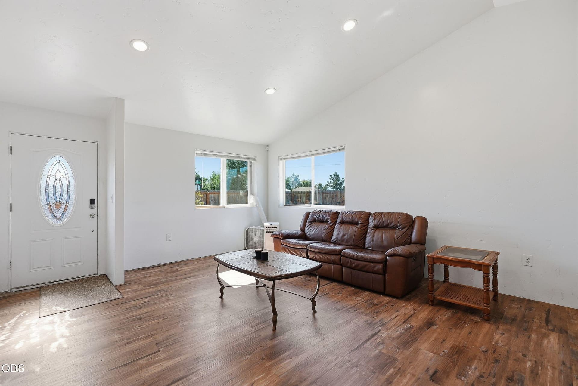 Living Room with Vaulted Ceilings. Photo 5 of 33, 8560 NW 6th Street, Terrebonne, OR 97760