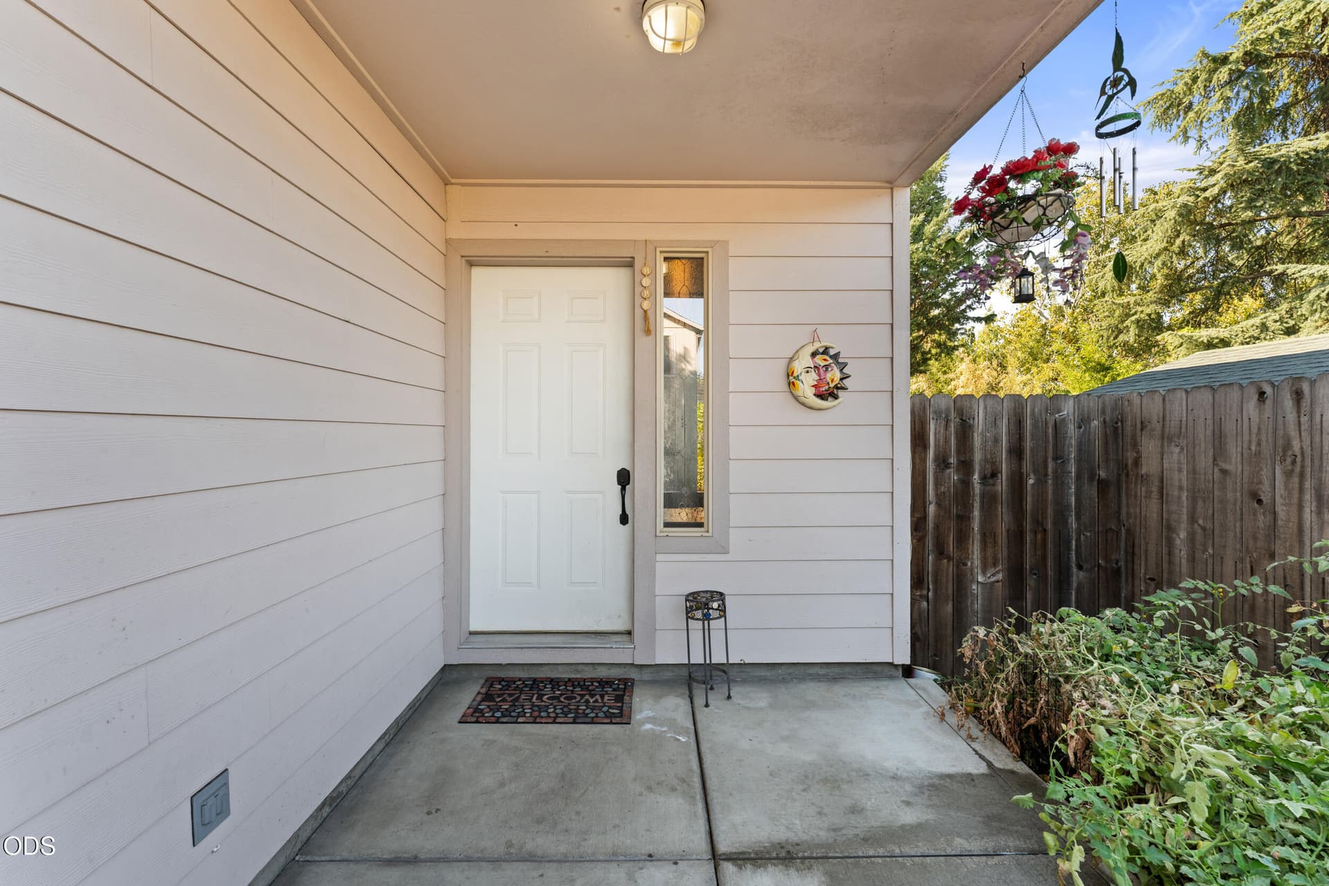 5_1375-circle-wood-dr-05. Photo 5 of 34, 1375 Circle Wood Drive, Central Point, OR 97502
