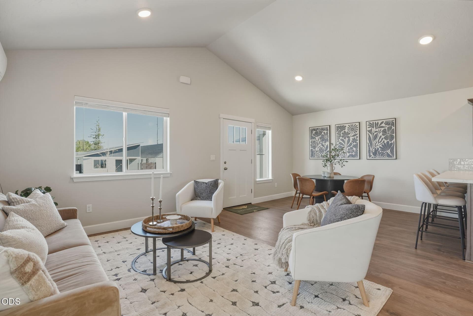 Light and Bright. Photo 5 of 21, 4055 SW Pumice Avenue Unit 95, Redmond, OR 97756