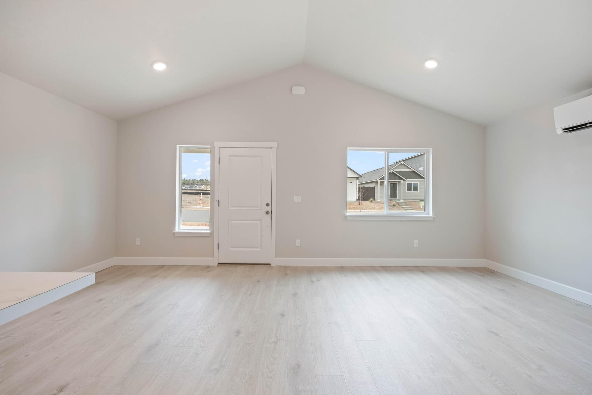 Great Room and Dining Area. Photo 4 of 35, 4008 SW Obsidian Place Unit 137, Redmond, OR 97756