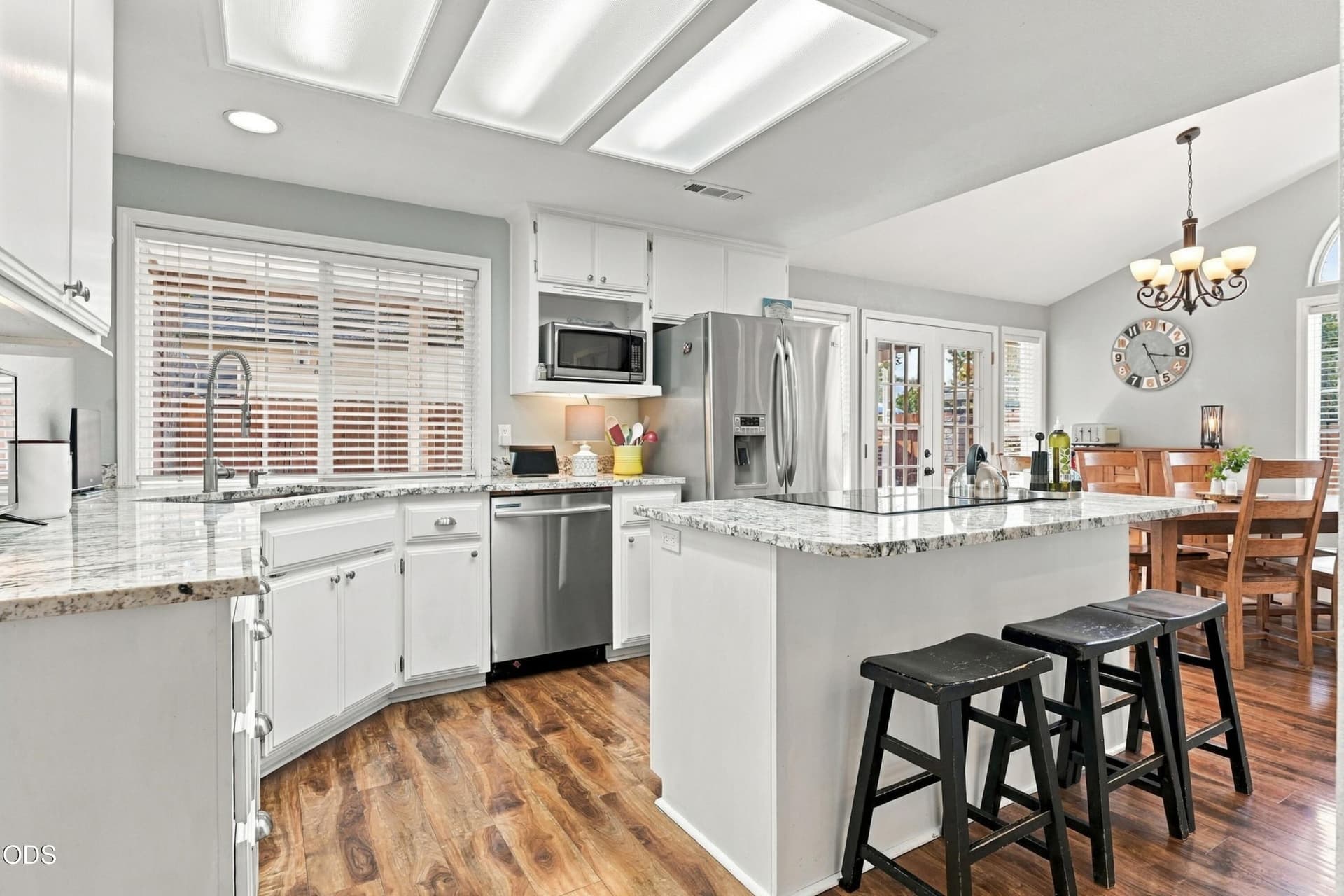 Kitchen. Photo 3 of 32, 947 Brandon Street, Central Point, OR 97502