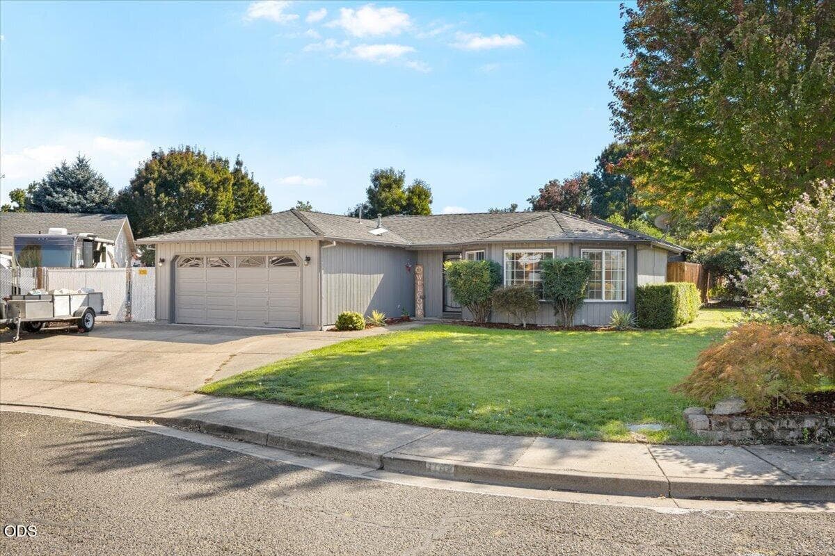 02-CI_4734. Photo 2 of 24, 1198 Glengrove Avenue, Central Point, OR 97502