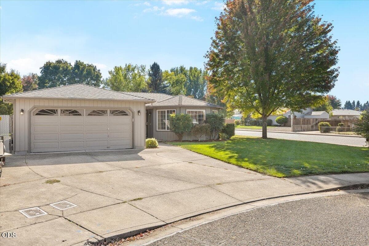 03-CI_4744. Photo 1 of 24, 1198 Glengrove Avenue, Central Point, OR 97502