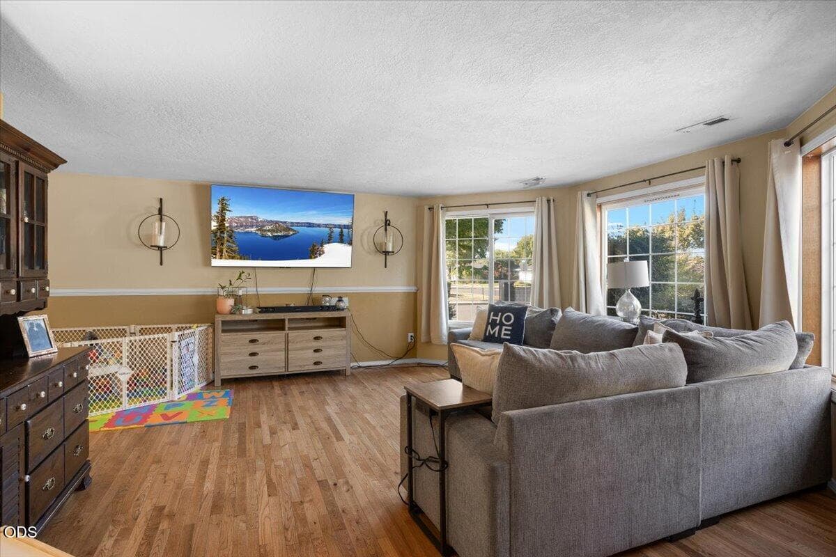 06-CI_4759. Photo 5 of 24, 1198 Glengrove Avenue, Central Point, OR 97502