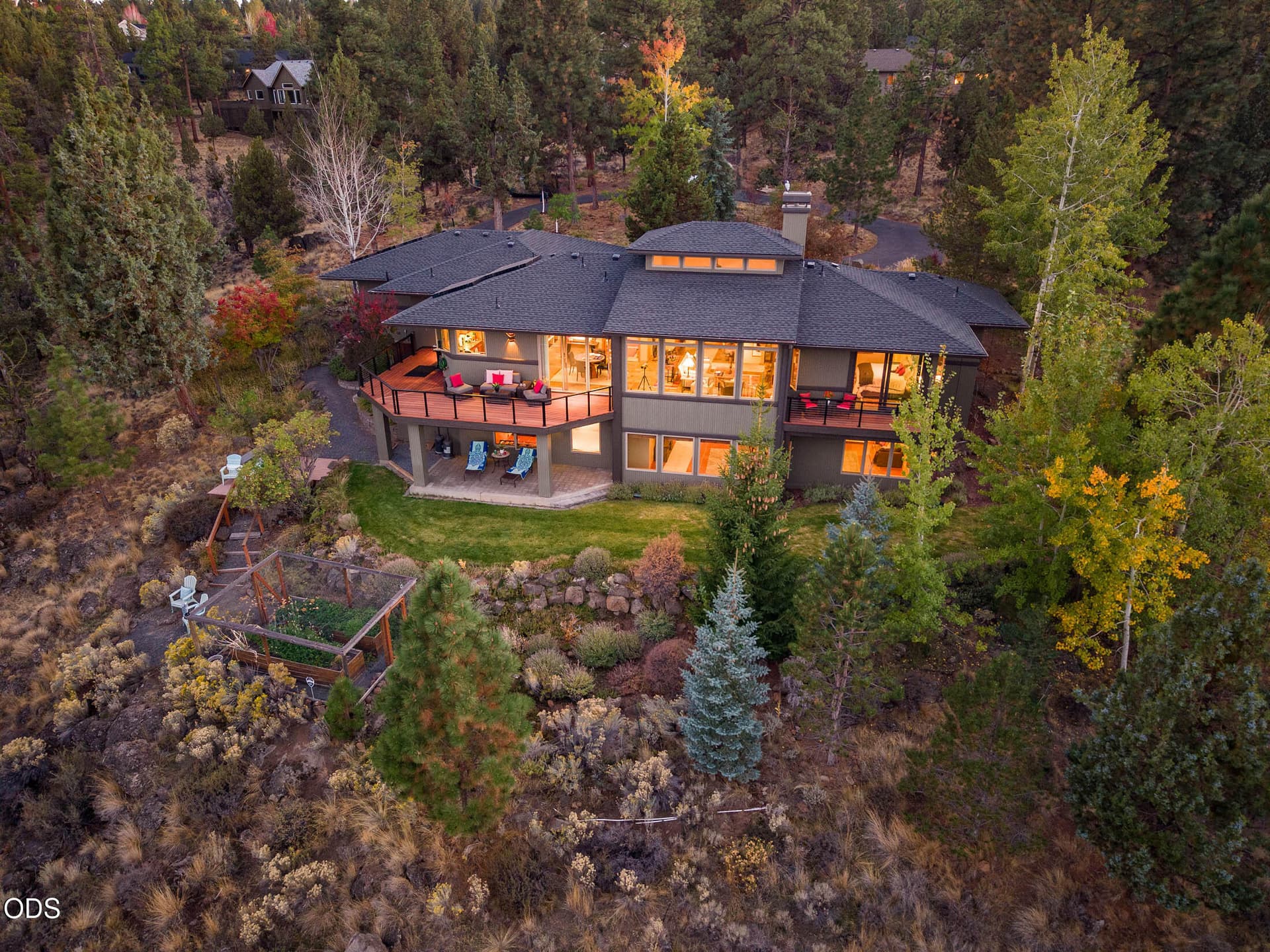 River, city and mountain views. Photo 2 of 27, 885 NW Chelsea Loop, Bend, OR 97703