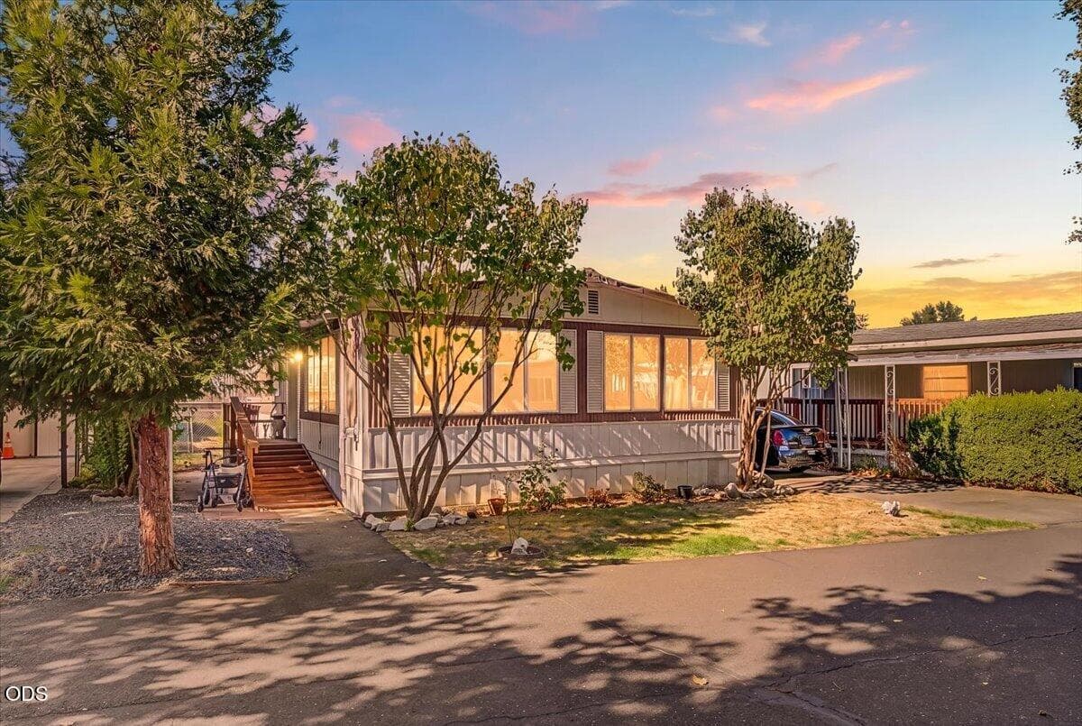 Front. Photo 2 of 34, 335 Beechwood Drive, Grants Pass, OR 97526