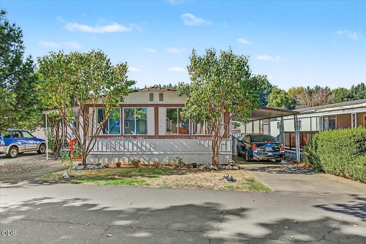 Front. Photo 1 of 34, 335 Beechwood Drive, Grants Pass, OR 97526