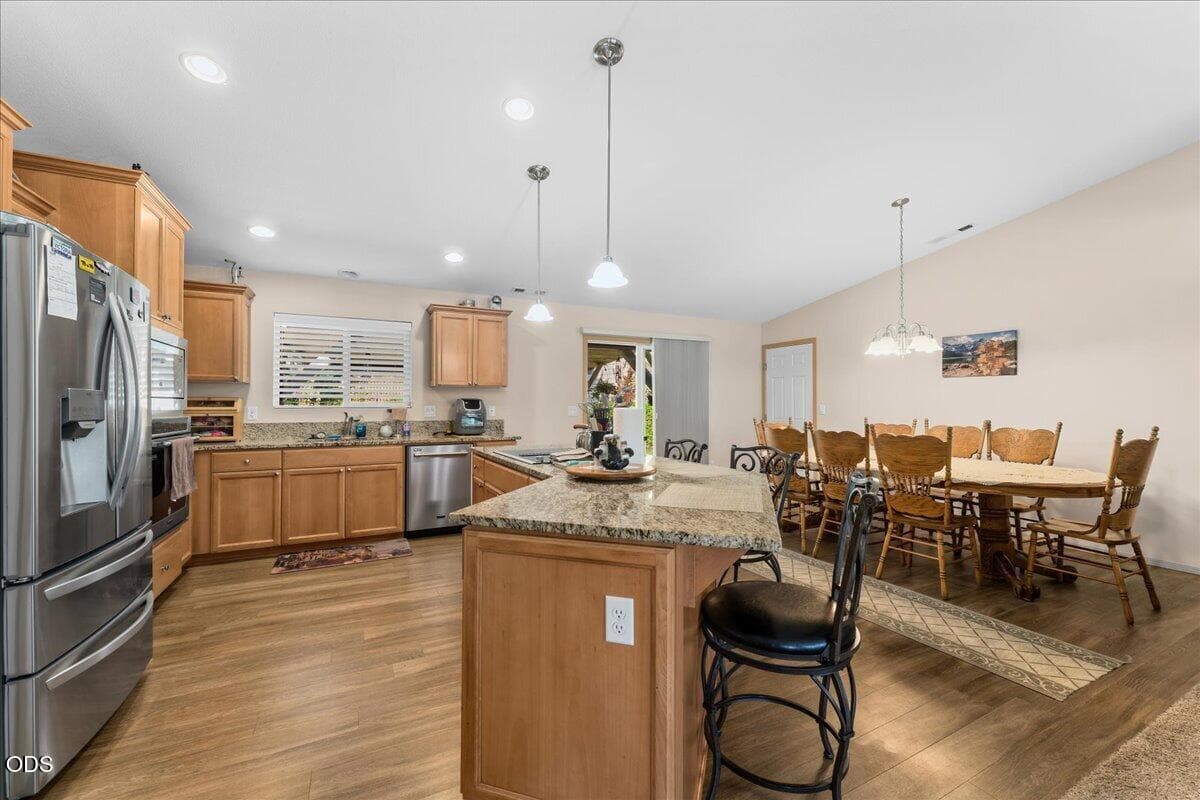 09-Kitchen + Dining. Photo 4 of 42, 5786 Riverbanks Road, Grants Pass, OR 97527