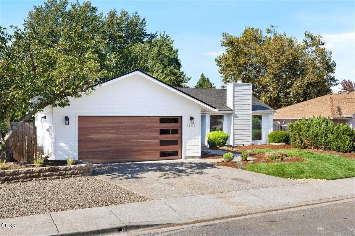 02-CI_5278. Photo 2 of 36, 1141 N Modoc Avenue, Medford, OR 97504