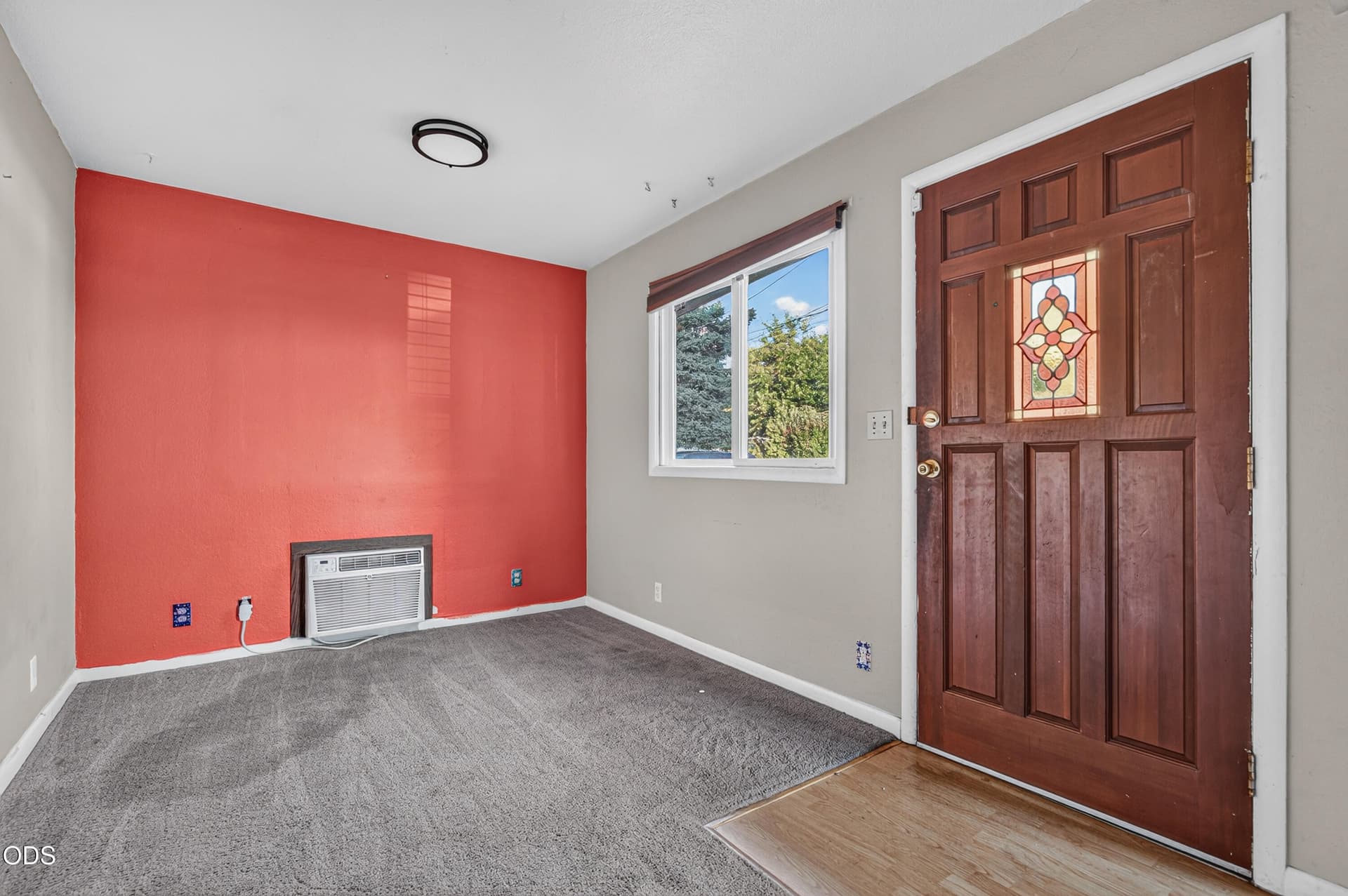 Entry / Dining Area. Photo 2 of 17, 1020 Oak Street, Central Point, OR 97502