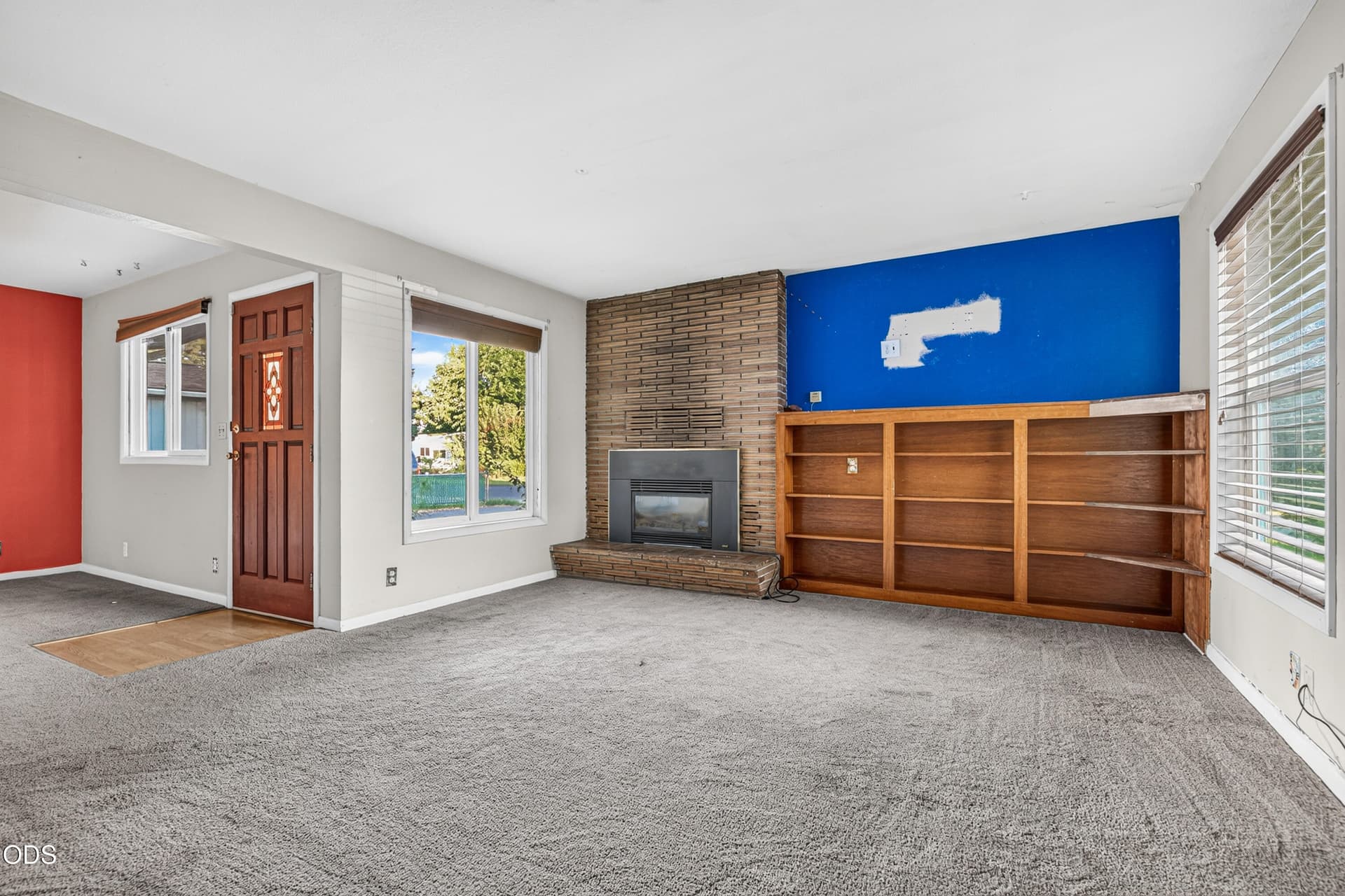 Living Room. Photo 3 of 17, 1020 Oak Street, Central Point, OR 97502