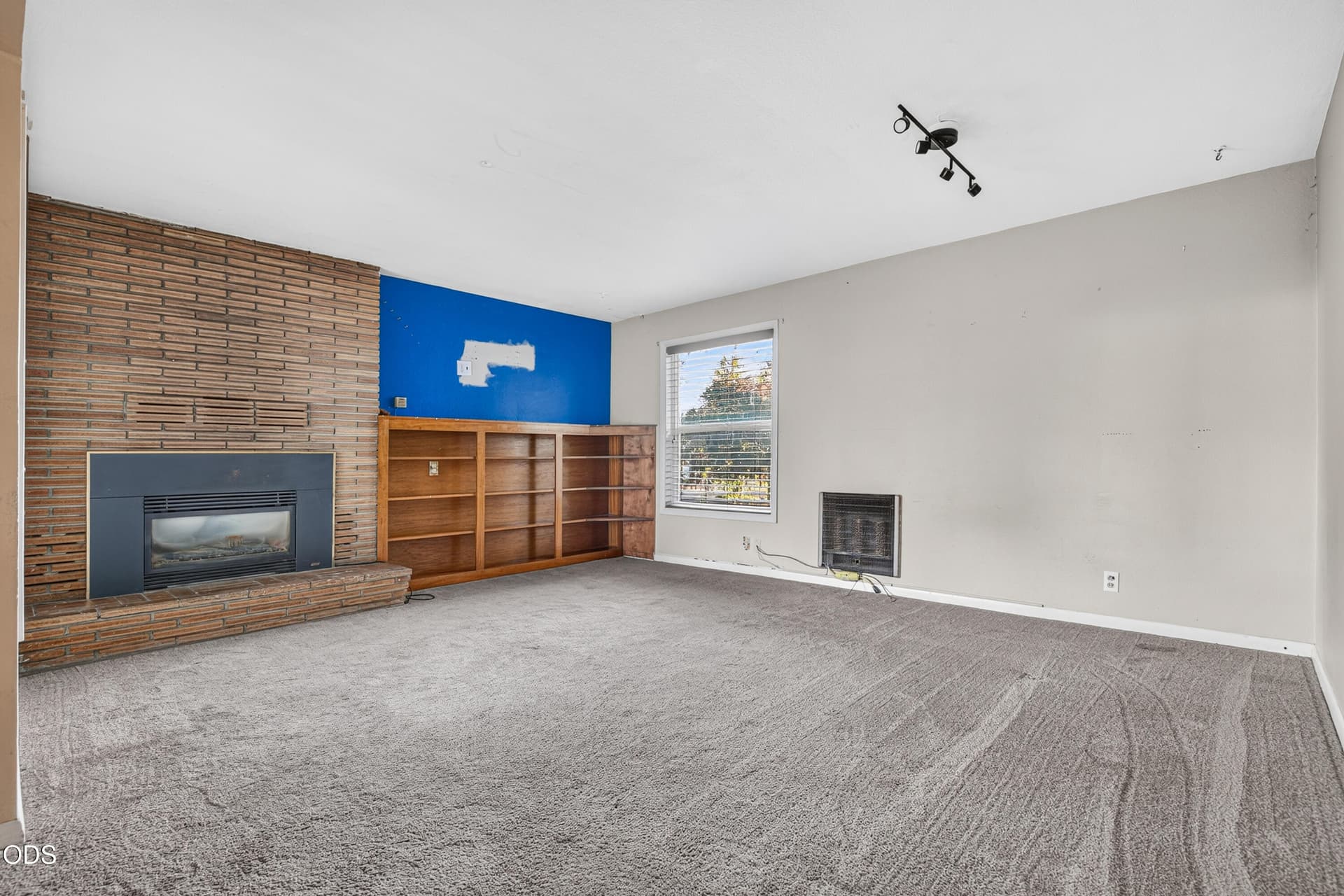 Living Room. Photo 4 of 17, 1020 Oak Street, Central Point, OR 97502