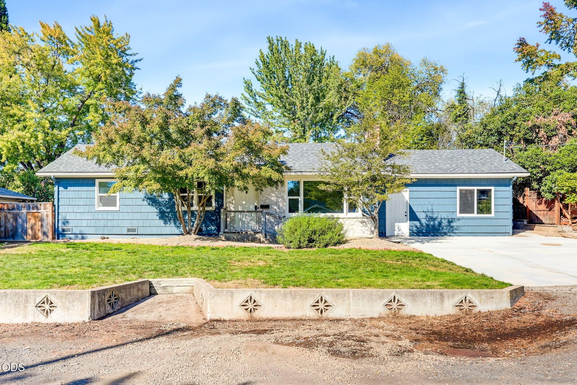 ApxSA00001. Photo 1 of 44, 1617 Stratford Avenue, Medford, OR 97504