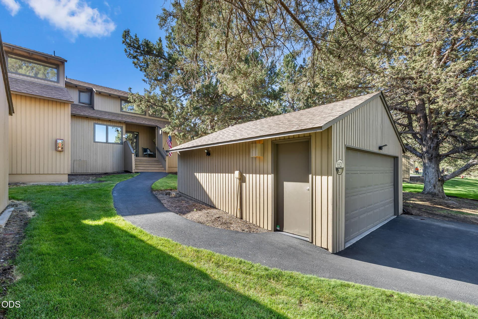 Front Exterior. Photo 1 of 35, 6920 Robin Court, Redmond, OR 97756