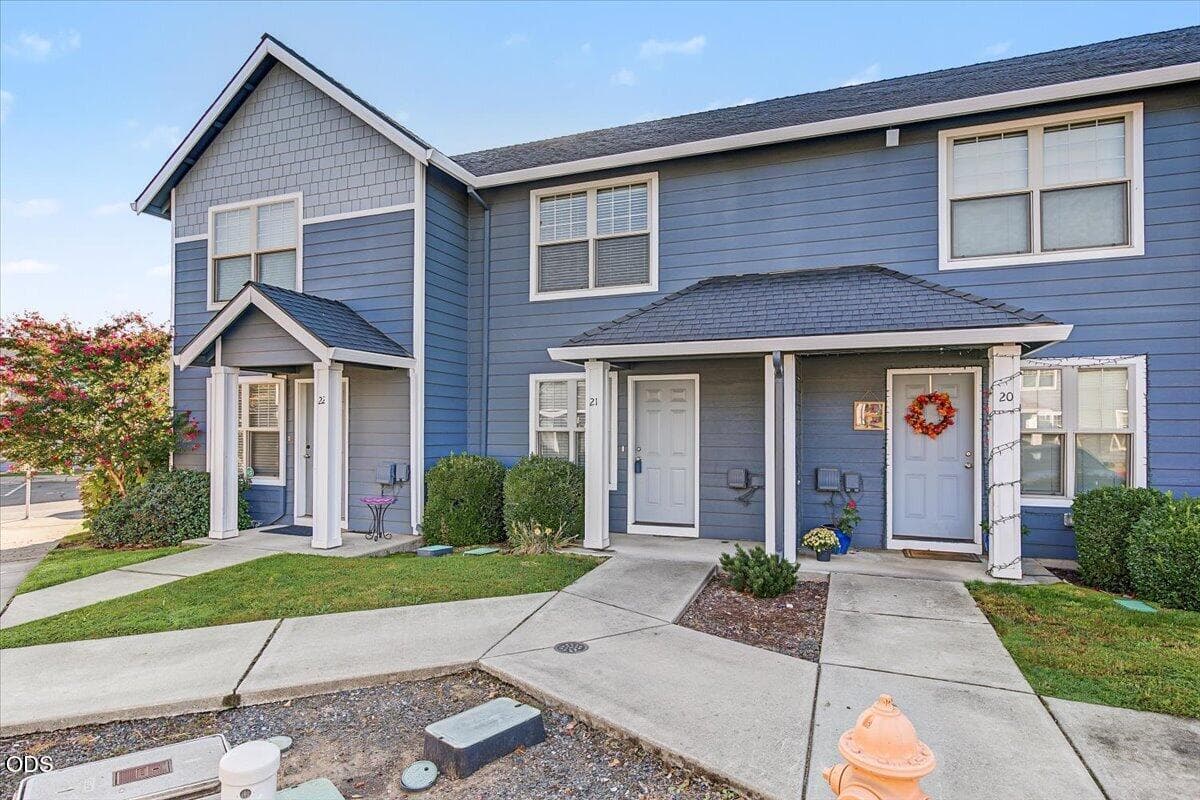 01-1. Photo 1 of 27, 450 Midway Road Unit 21, Medford, OR 97501