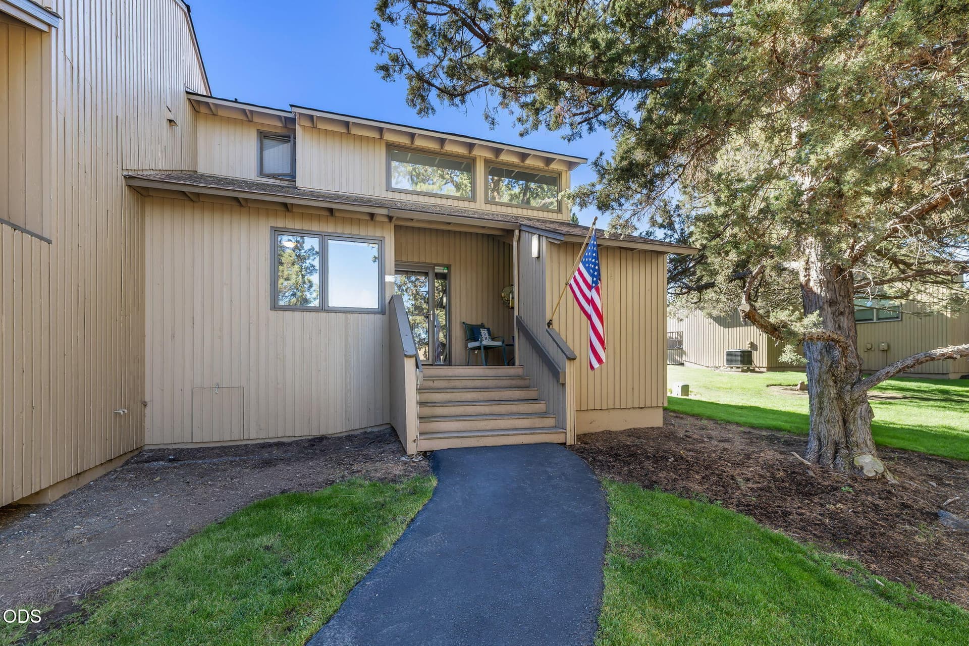 Front Entry. Photo 4 of 35, 6920 Robin Court, Redmond, OR 97756