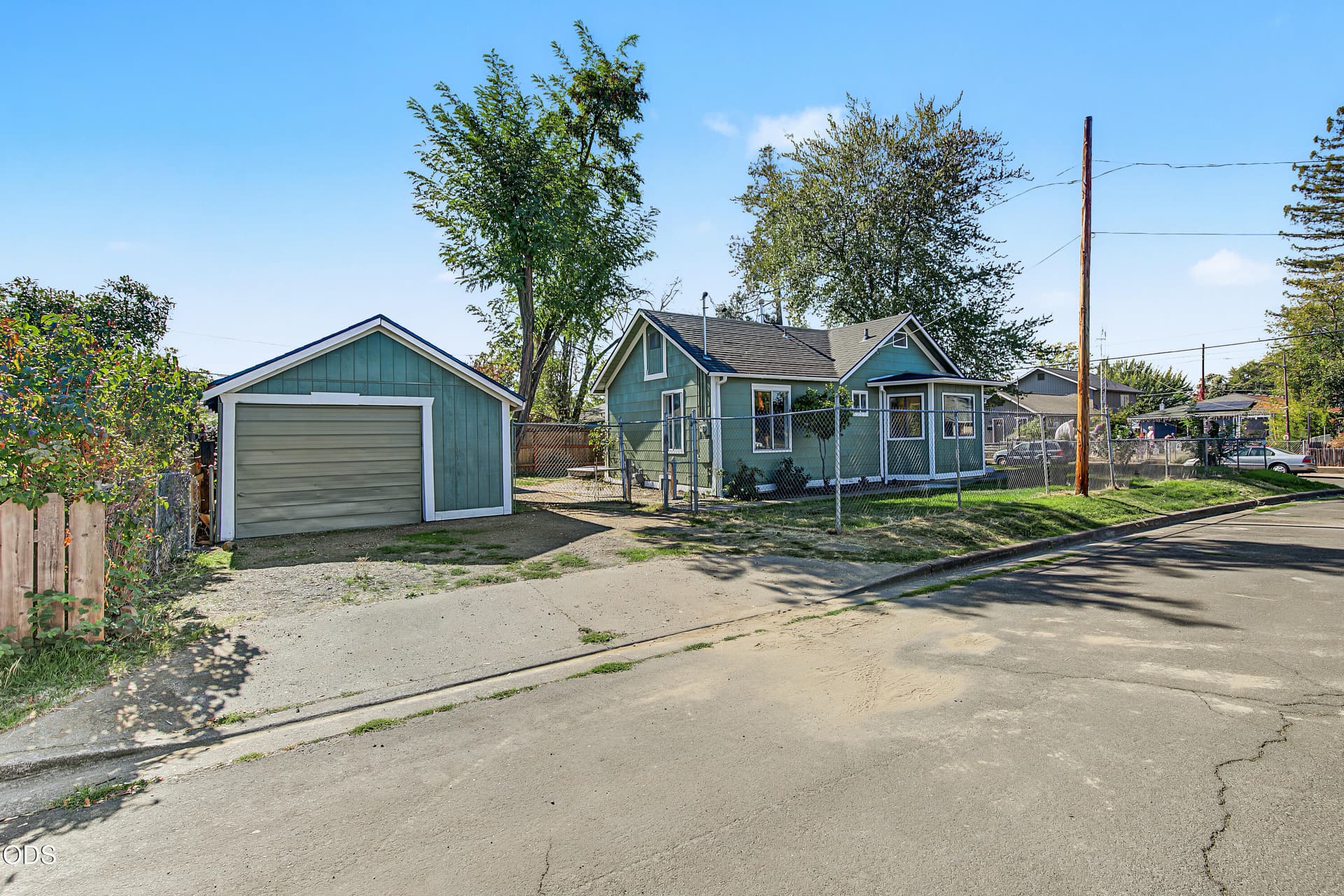9R9A2360Q. Photo 1 of 27, 714 Narregan Street, Medford, OR 97501