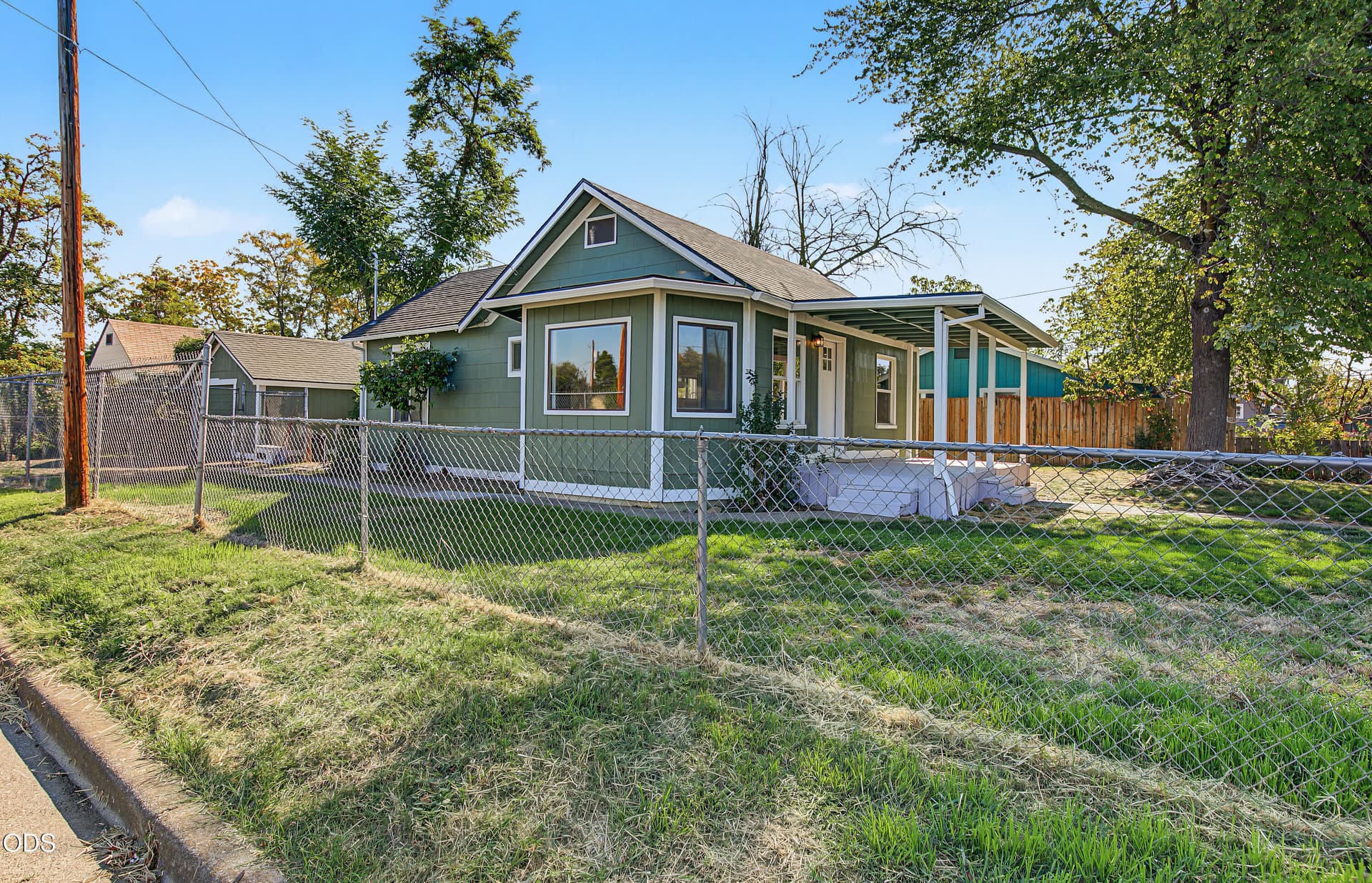 9R9A2350. Photo 2 of 27, 714 Narregan Street, Medford, OR 97501
