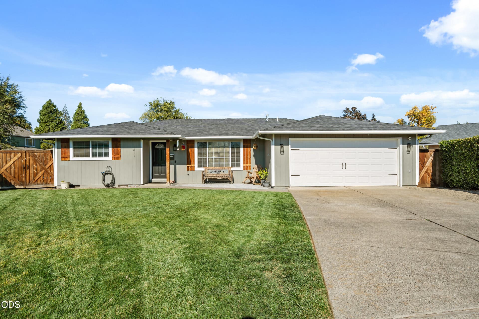1_ 1011 hermosa dr-26. Photo 1 of 48, 1011 Hermosa Drive, Central Point, OR 97502