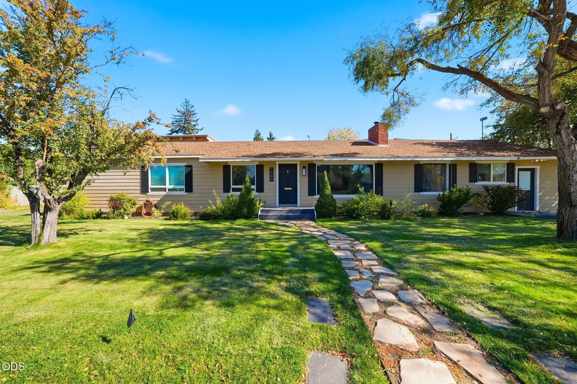 Front View. Photo 1 of 48, 1040 SW 15th Street, Redmond, OR 97756