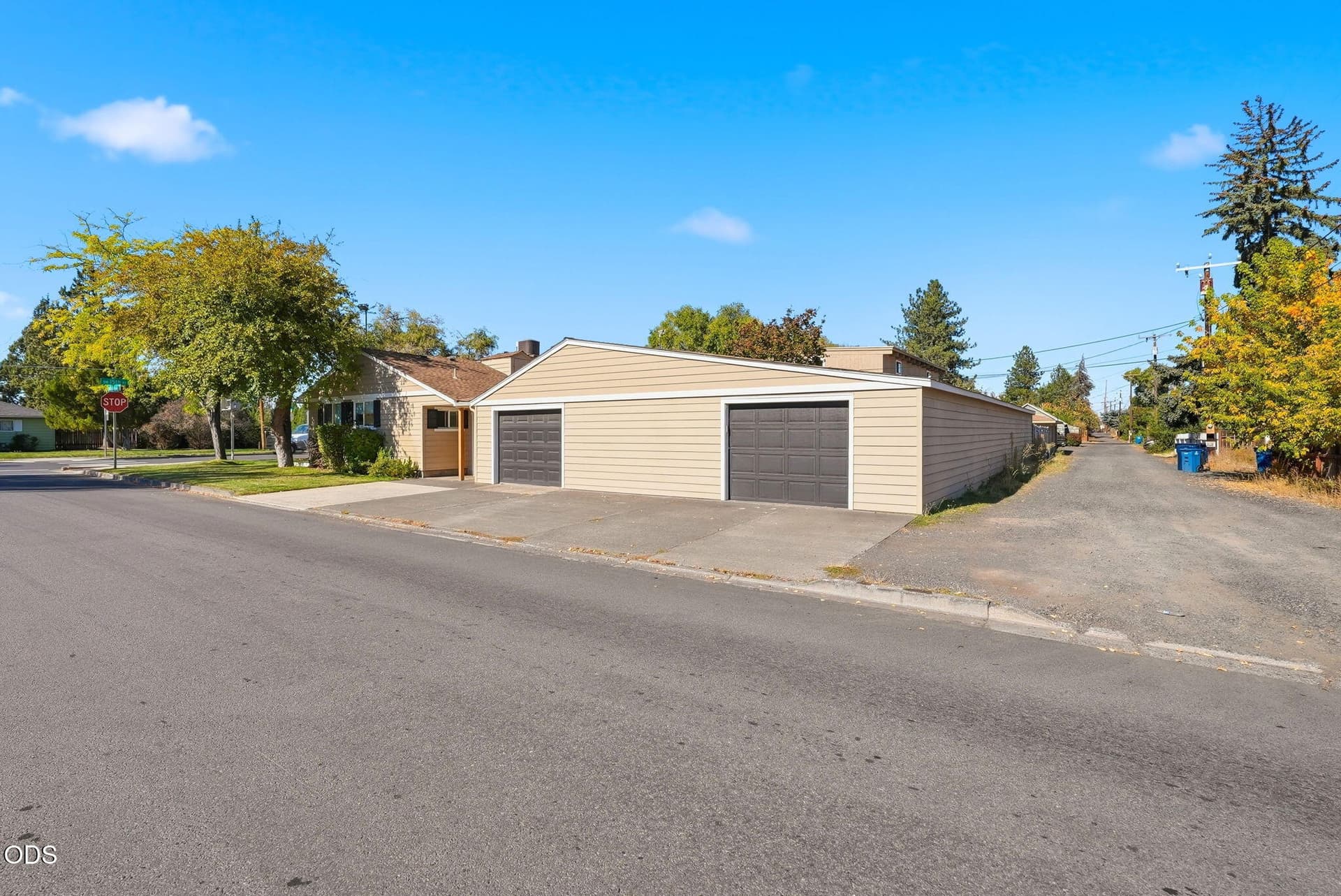 1700 Sq Ft Garage. Photo 2 of 48, 1040 SW 15th Street, Redmond, OR 97756