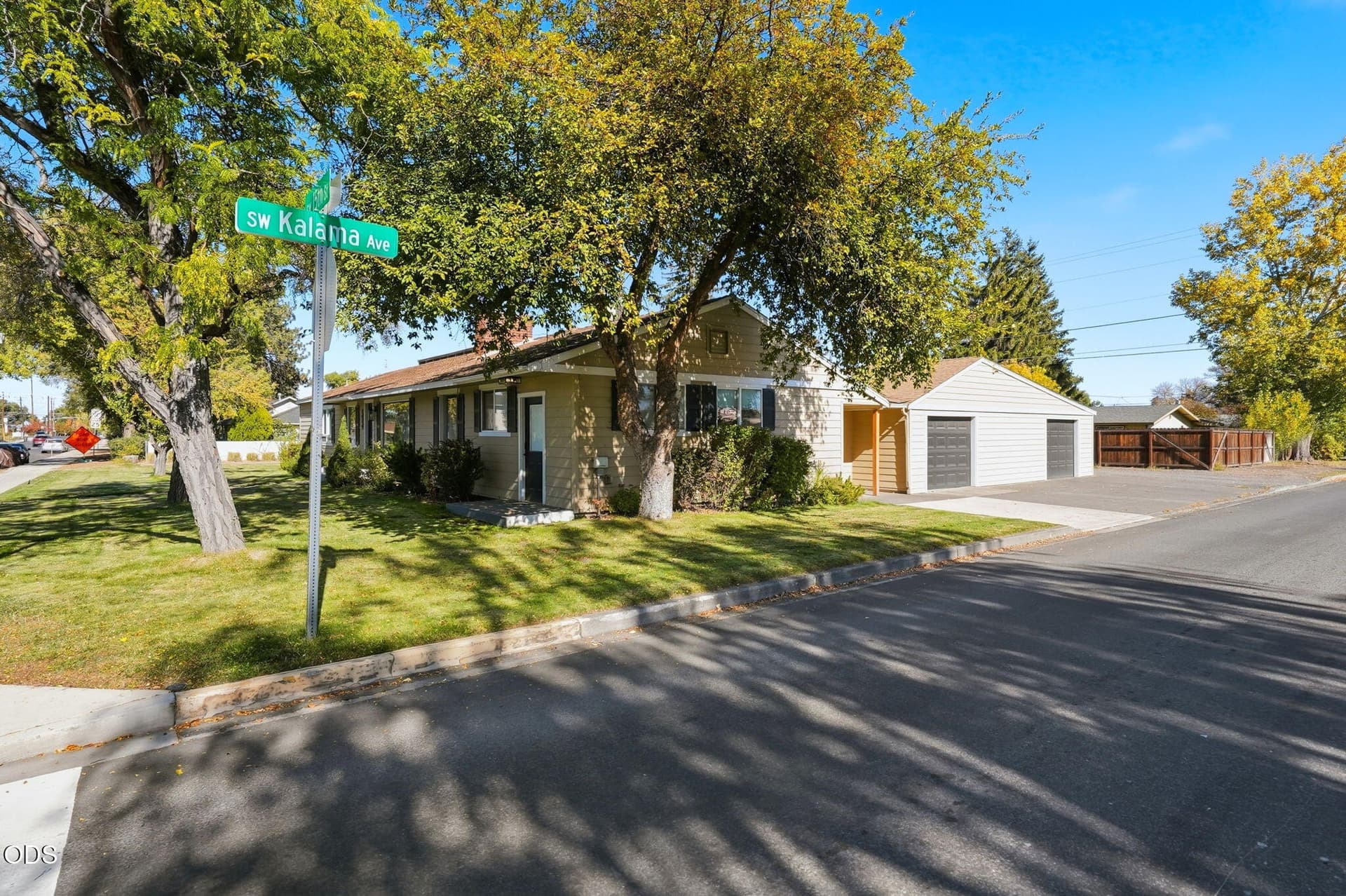 Spacious Corner Lot. Photo 4 of 48, 1040 SW 15th Street, Redmond, OR 97756