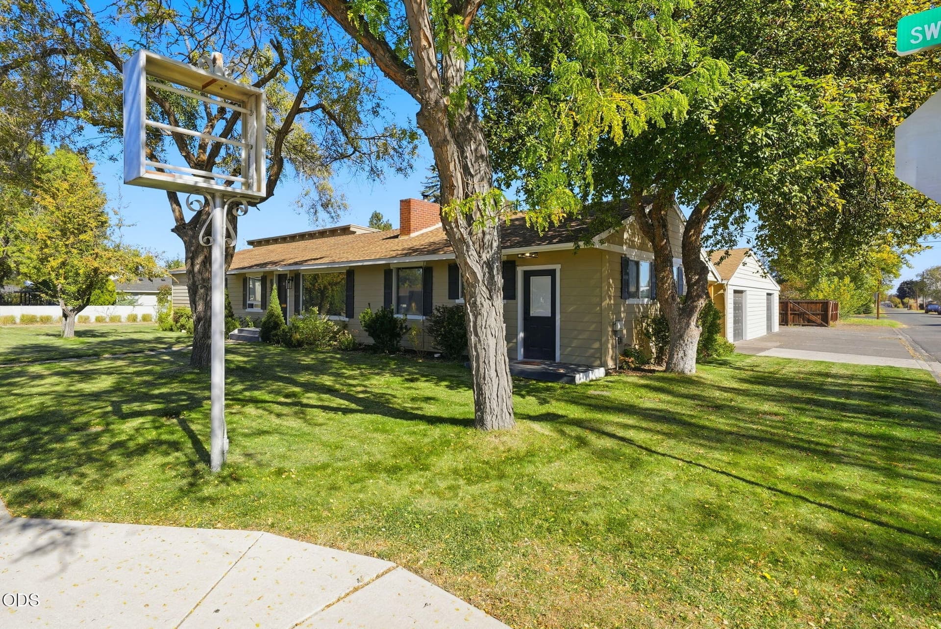Corner Lot. Photo 5 of 48, 1040 SW 15th Street, Redmond, OR 97756