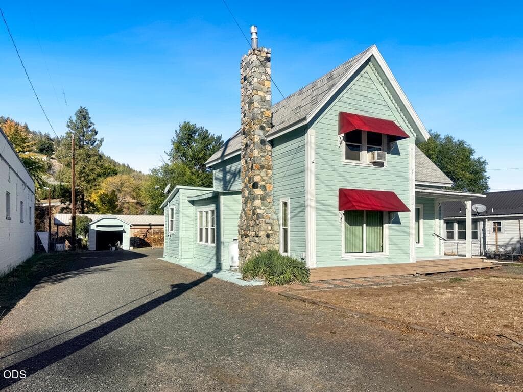 01. Photo 2 of 28, 239 S Canyon Boulevard, John Day, OR 97845