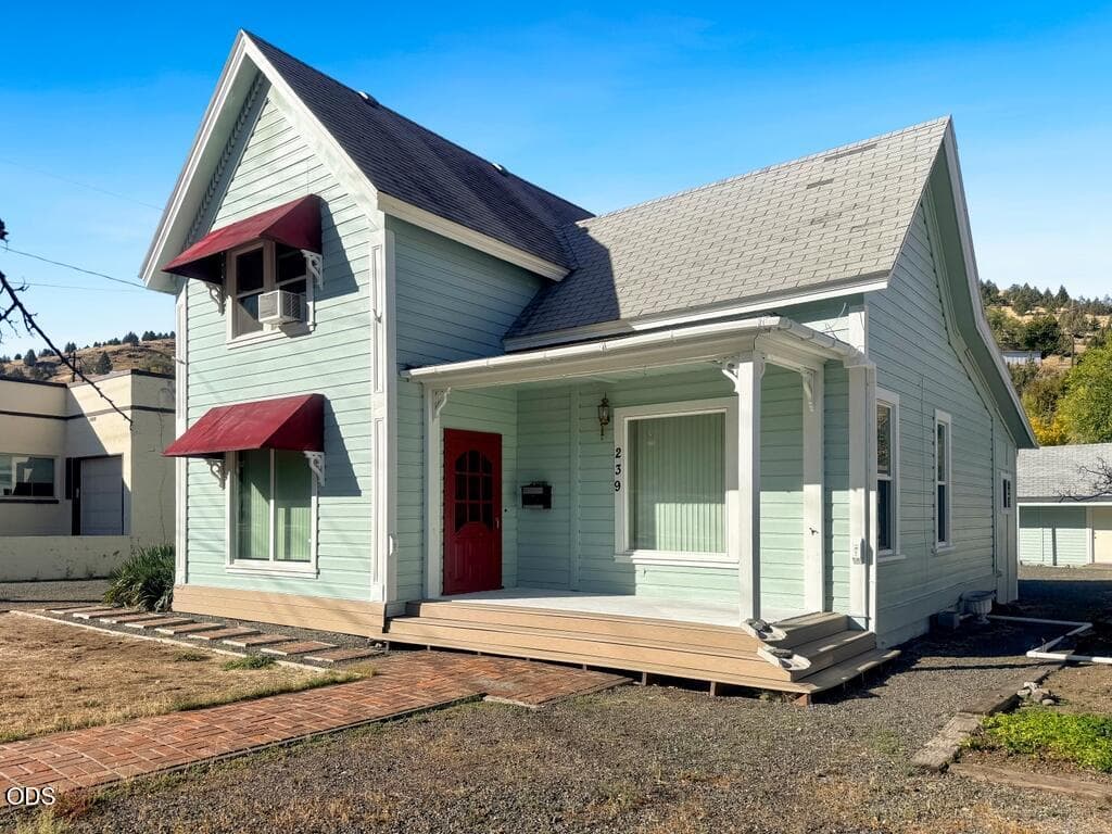 02. Photo 1 of 28, 239 S Canyon Boulevard, John Day, OR 97845