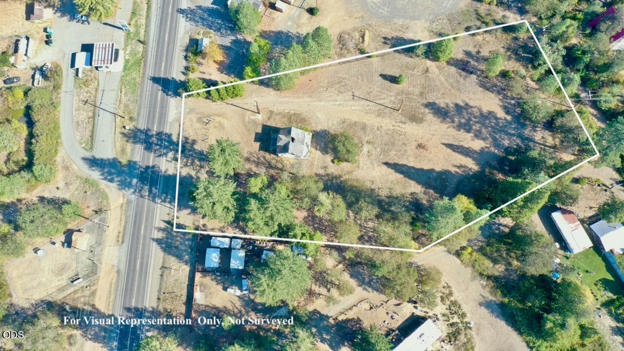 61A5E724AAAB11FF92583055144D5FC9. Photo 1 of 10, 33105 Redwood Highway, Cave Junction, OR 97523