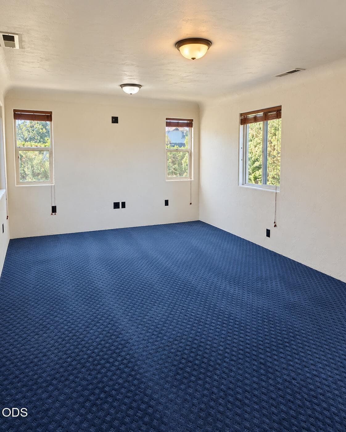 Living Room. Photo 5 of 19, 169 Oak Grove Road, Medford, OR 97501
