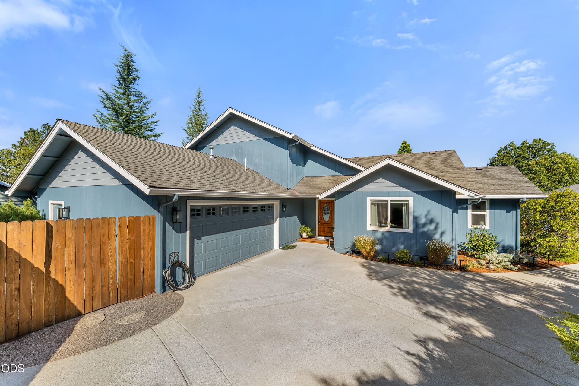Exterior. Photo 2 of 45, 227 Sapphire Court, Grants Pass, OR 97527