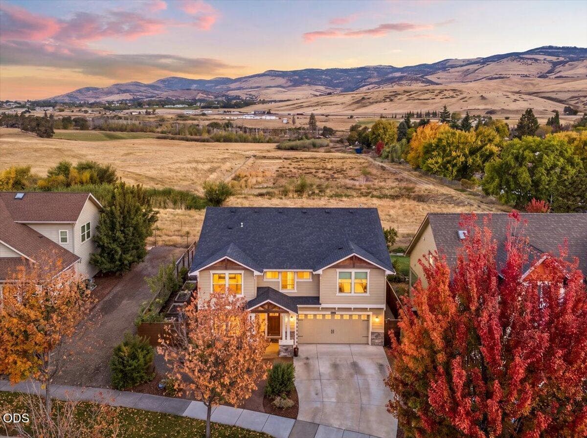 01-65. Photo 1 of 51, 425 W Nevada Street, Ashland, OR 97520
